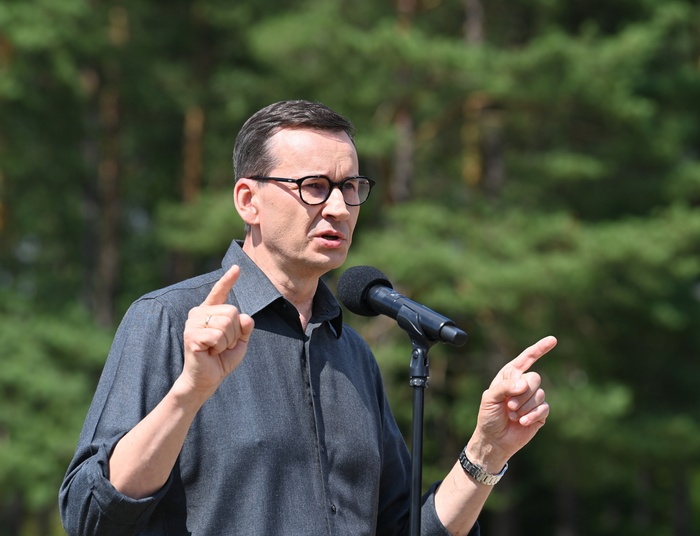 Premier tłumaczy dopisanie pytania na referendum. Mówi o pomyśle PO