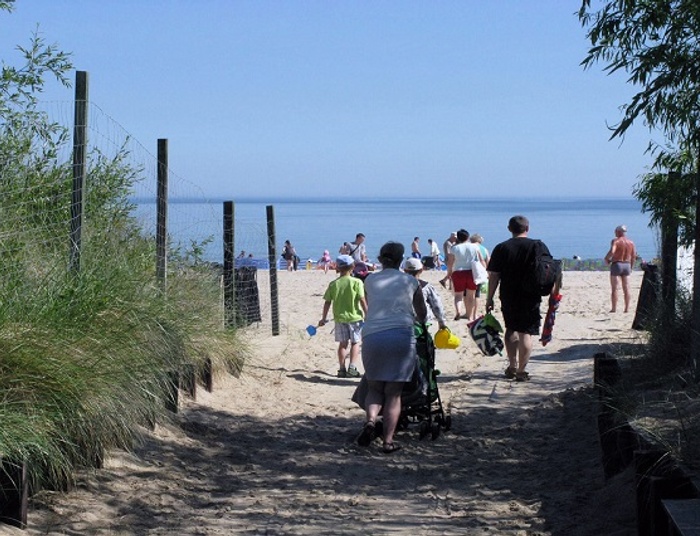 Dzieje się nad polskim morzem! Awantury po pijaku, samochodem do wody, paragony grozy!