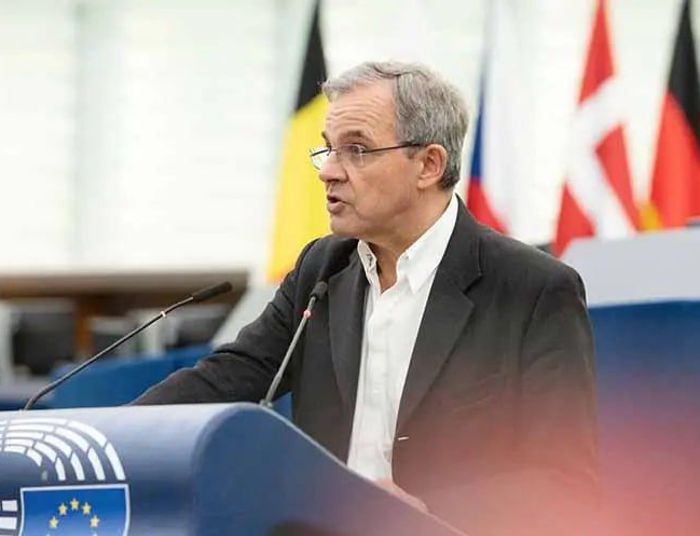 Unia Europejska zachowuje się jak nowy kolonizator