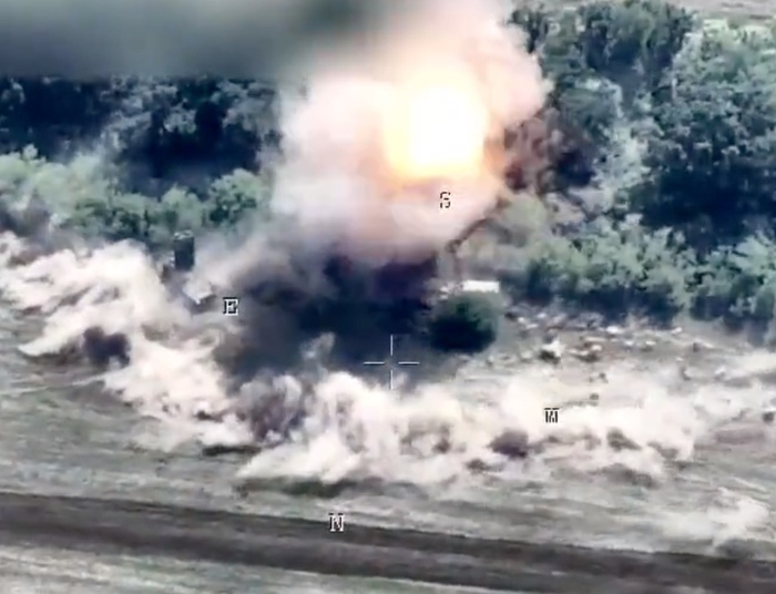 Rosjanie byli bez szans. Spektakularne nagranie z niszczycielskiej salwy Ukraińców