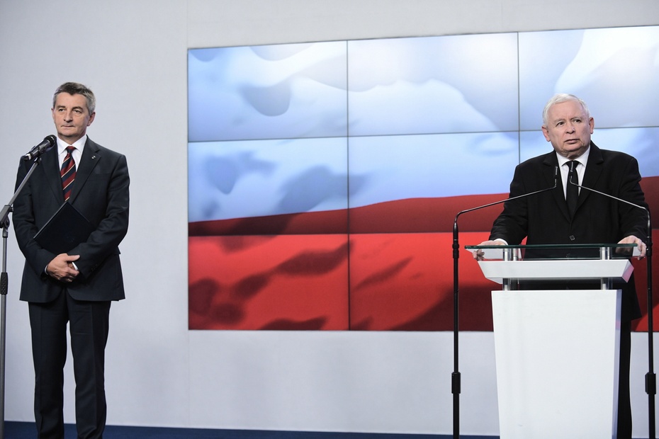 Marek Kuchciński i Jarosław Kaczyński na konferencji prasowej. Fot. PAP/Marcin Obara