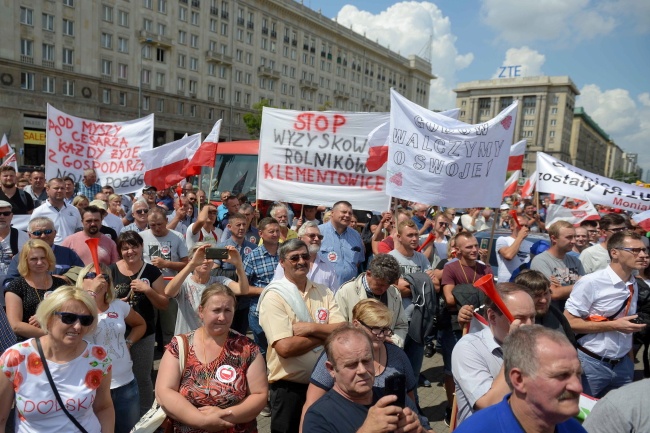 Protest rolników, sadowników oraz producentów wieprzowiny. fot.  PAP/Jakub Kamiński