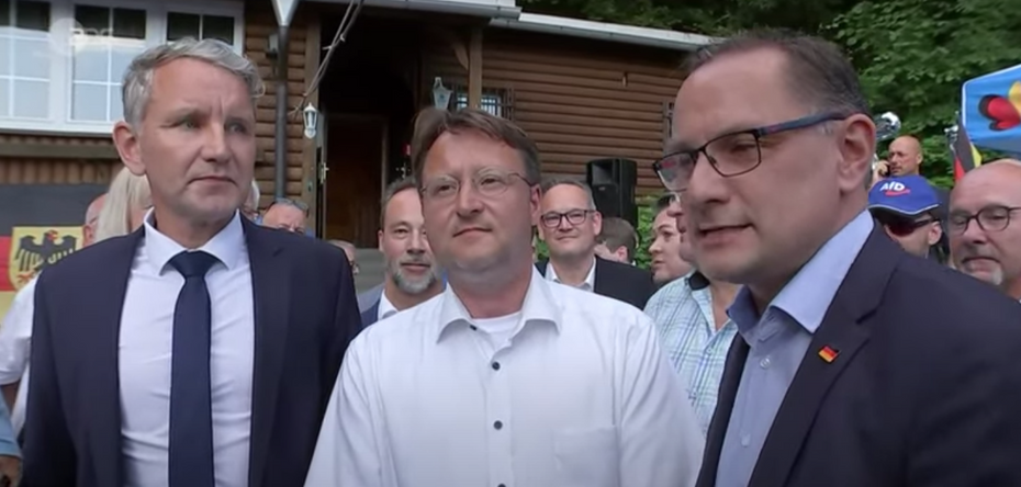 (Robert Sesselmann wygrywa wybory na urząd starosty w powiecie Sonnenberg w Turyngii. Fot. YouTube/ZDF)