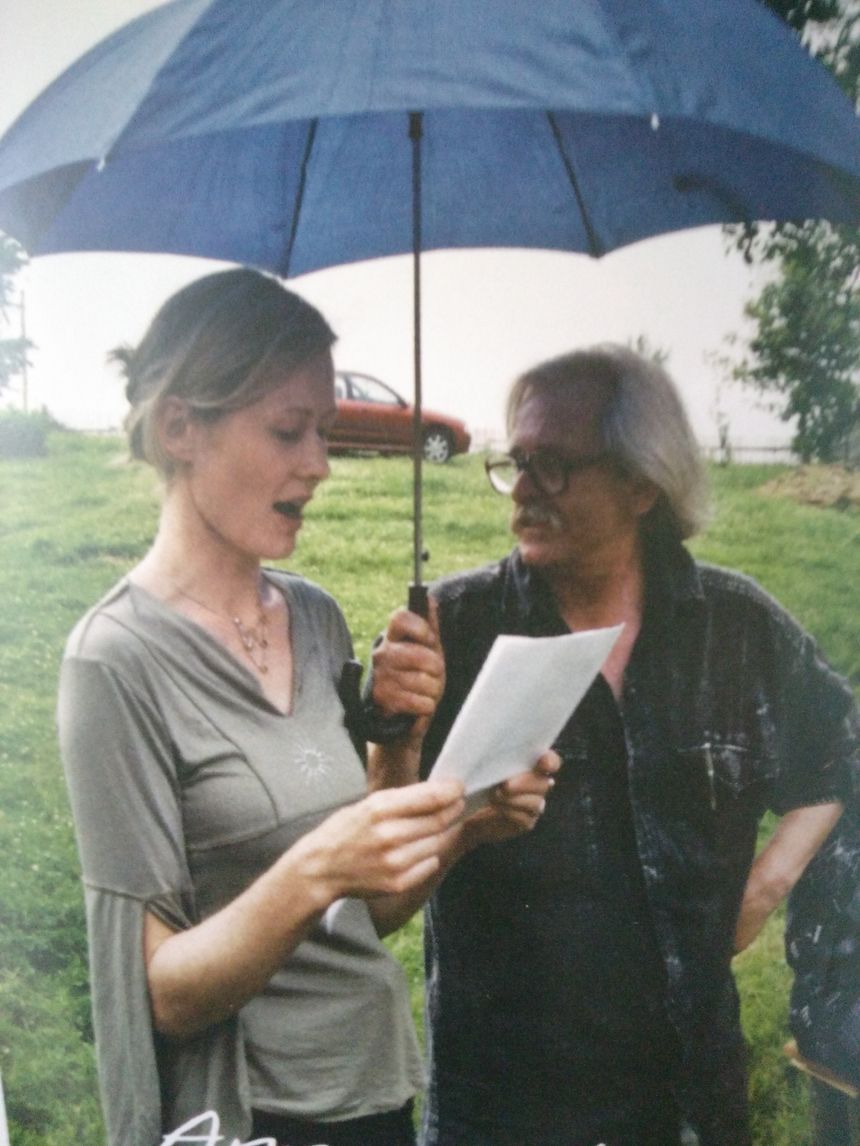 Poetka i poeta pod parasolem