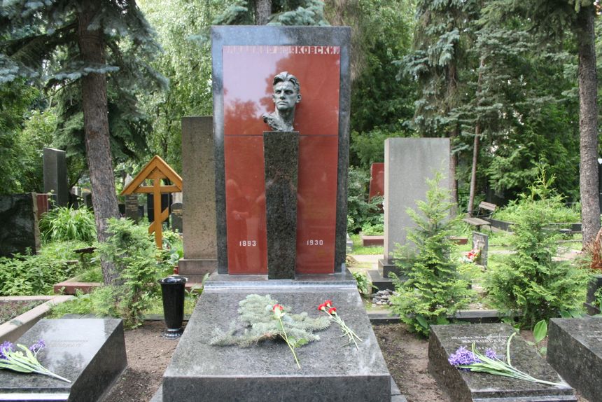 Grób Włodzimierza Majakowskiego,, Cmentarz Nowodziewiczy, Moskwa, 18 lipca 2017.