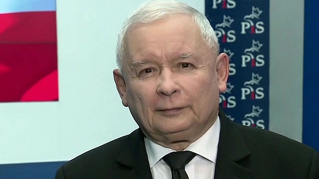 Jarosław kaczyński wraca do czynnej polityki po operacji kolana, fot. PAP wideo