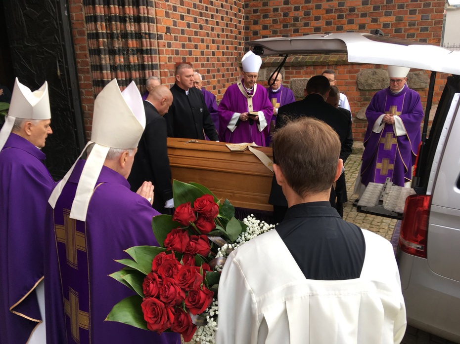 Uroczystości pogrzebowe abp Juliusza Paetza. Fot. Twittter/Piotr Jaśkowiak