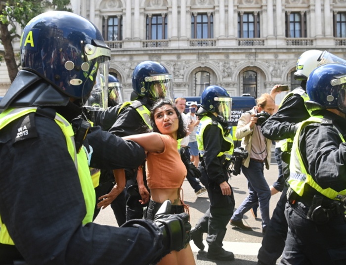 Awantura o kluby nocne. Od września wejdą tylko zaszczepieni