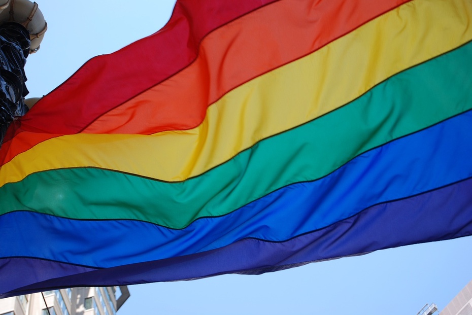 Tęczowa flaga - symbol LGBT.