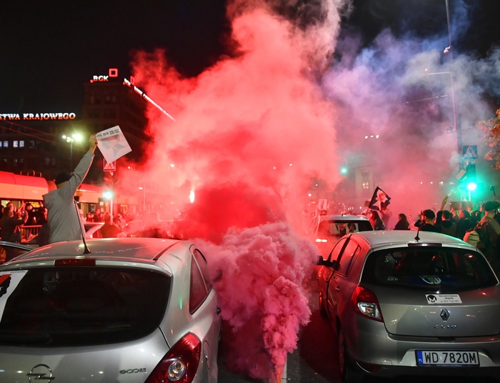 Przyszłość Polski demonstruje na ulicach i placach całego kraju