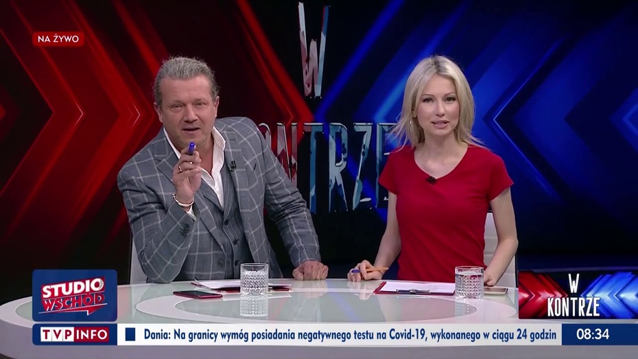 Jarosław Jakimowicz prowadzi z Magdaleną Ogórek program "W kontrze" TVP INFO.