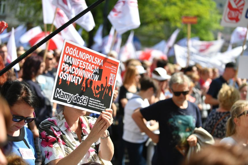 Manifestacja nauczycieli. fot. PAP/Bartłomiej Zborowski