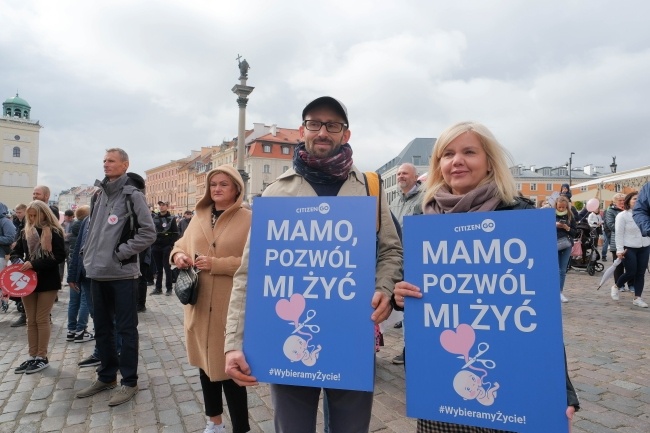 Marsz dla Życia i Rodziny na placu Zamkowym w Warszawie. Fot. PAP/Mateusz Marek
