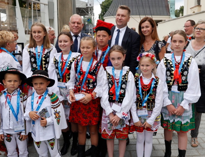 Minister Czarnek o „cnotach niewieścich”: „A na jakie dziewczęta mają być wrażliwe?”