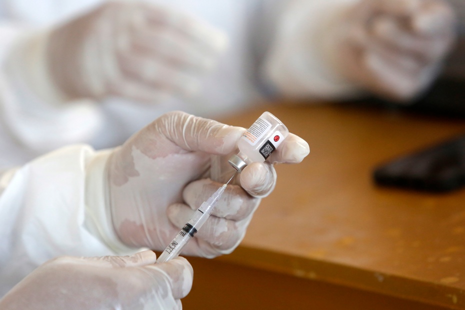 Ponad 12 mln Polaków jest w pełni zaszczepionych na koronawirusa. Fot. PAP/EPA