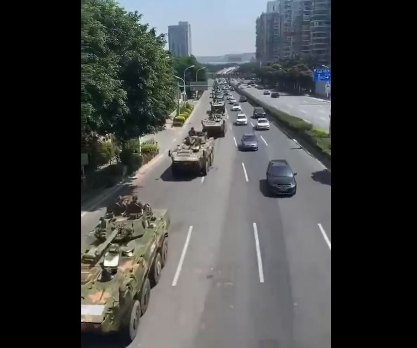 Kolumna chińskich czołgów w Fujian.