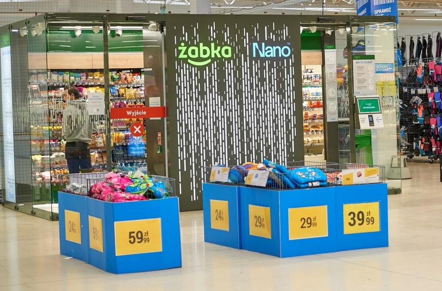 Żabka Nano w sklepie Decathlon w Piasecznie.