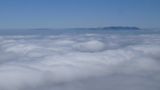 wybrzeże zatoki Monterey czesto skryte pod pierzyna chmur i mgły