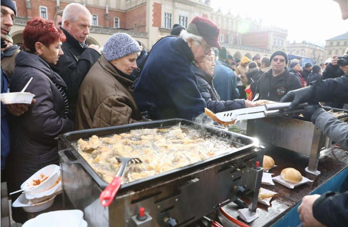 FB  17 grudnia w samym centrum Krakowa odbędzie się XXVII Wigilia dla Bezdomnych i Potrzebujących, którą organizuje znany krakowski restaurator, Jan Kościuszko. Potrawy wigilijne poświęci ksiądz Tadeusz Isakowicz-Zaleski, który od wielu lat, wraz z podopi