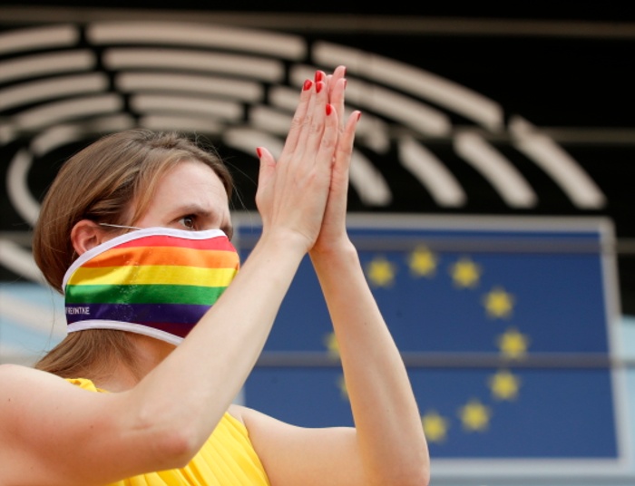 Prawa człowieka, a LGBT. Czy lesbijka może urodzić dziecko, a gej zostać ojcem?