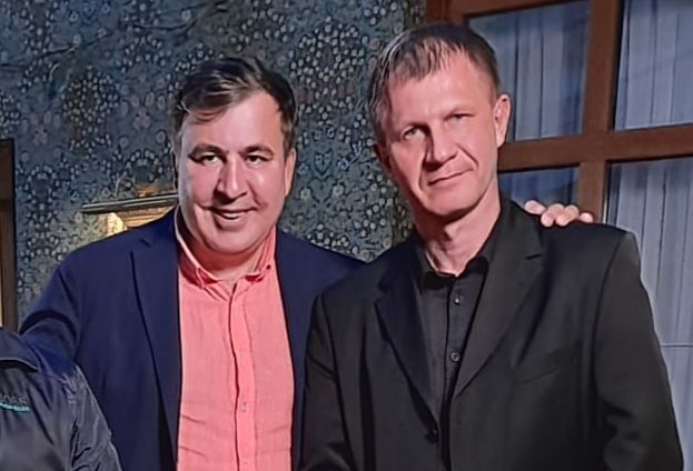 Michaeil Saakaszwili z Michałem Orzechowskim, współautorem filmu "Casus belli"