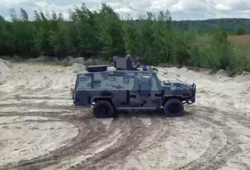 Polska przekazała Siłą Zbrojnych Ukrainy lekkie pojazdy opancerzone AMZ Dzik. Źródło: Twitter/@RoaaMediaNews