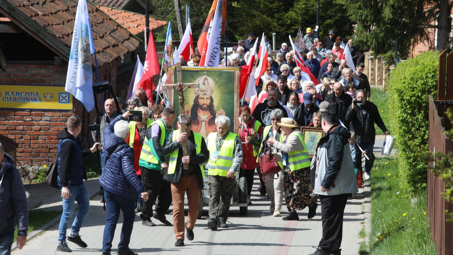 Protest przeciwko budowie centrum dystrybucji Lidla w Gietrzwałdzie. (fot. Facebook)