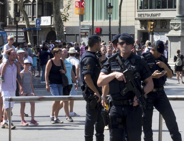 Zidentyfikowano zamachowców w Cambrils. Nowe hipotezy nt. kierowcy furgonetki