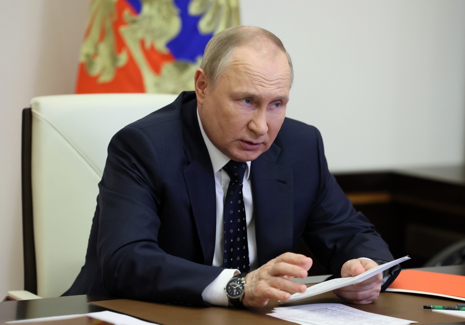 Gubernator obwodu kaliningradzkiego skarży się na trudną sytuację gospodarczą w swoim regionie. Władimir Putin komentuje wypowiedź urzędnika (fot. PAP/EPA)