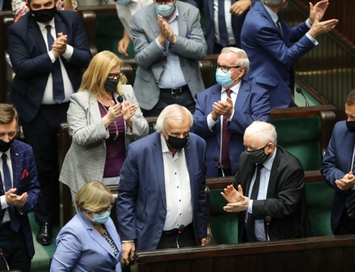 Dramatyczny spadek zaufania obywatela do władzy