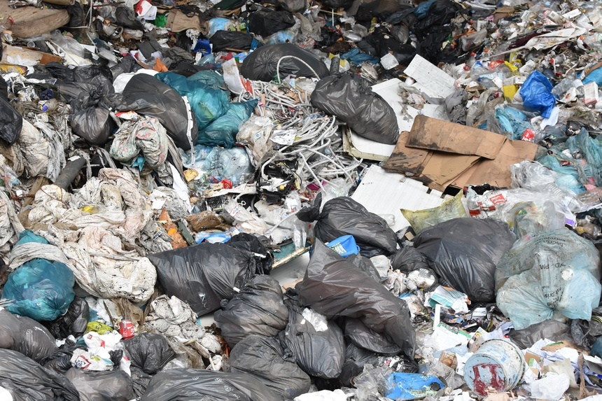 Według dziennika Berliner Zeitung Niemcy oraz inne kraje zachodnie zalewają Polskę nielegalnymi odpadami. Fot. pxhere.com/pl