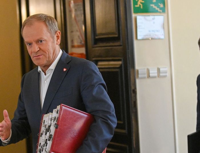 Premier cieszy się z sondaży jak dziecko. Internauci: Pora zejść na ziemię