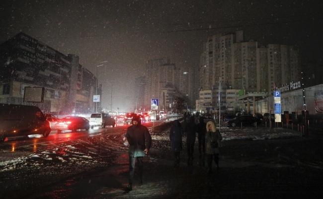 Blackout w Kijowie, zdjęcie ilustracyjne. Fot. PAP/EPA/SERGEY DOLZHENKO