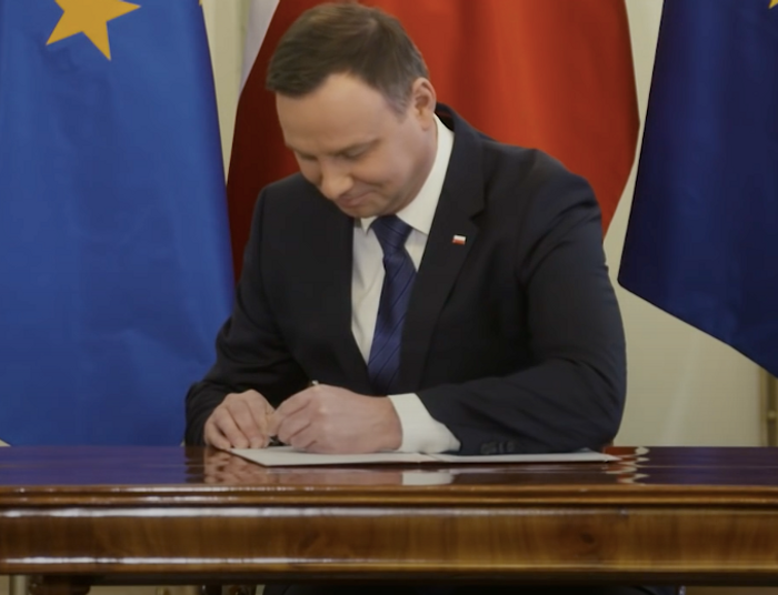 Wejdą ci na konto bez ostrzeżenia. Prezydent właśnie podpisał ustawę