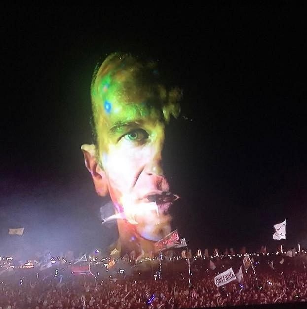 Tomasz Kot w wizualizacjach Chemical Brothers na festiwalu Glastonbury. fot. Instagram /karolinakp