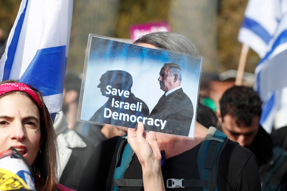 Antyrządowe protesty w Izraelu. Część obywateli obawia się skrajnej prawicy u władzy. Fot. PAP/EPA/ATEF SAFADI