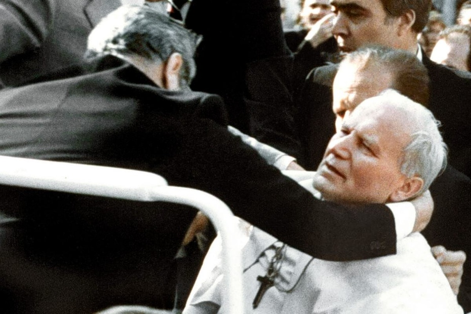 Jan Paweł II zaraz po postrzeleniu. fot. kadr z filmu na Youtube
