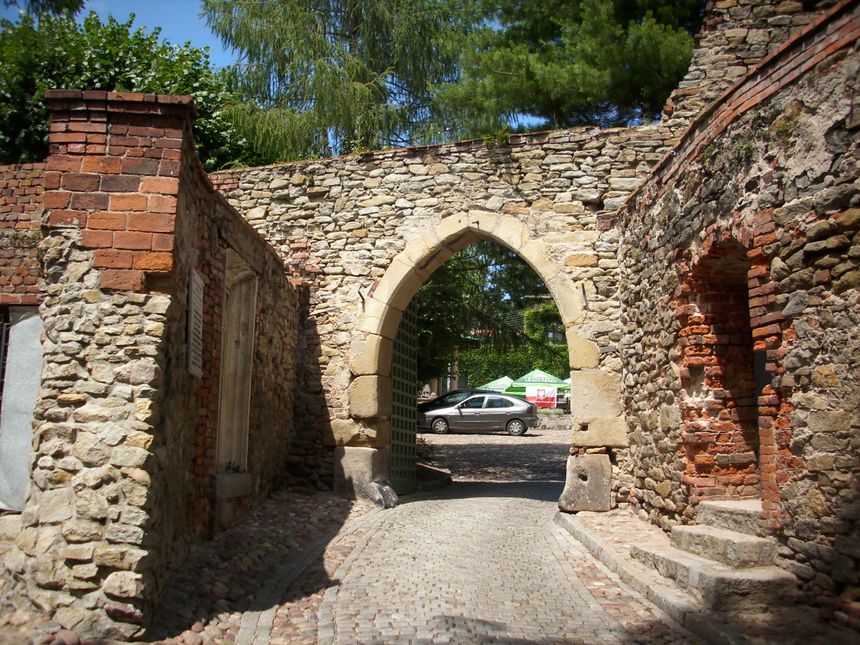 Brama wjazdowa do zamku w Otmuchowie, fot. M. Sikorski