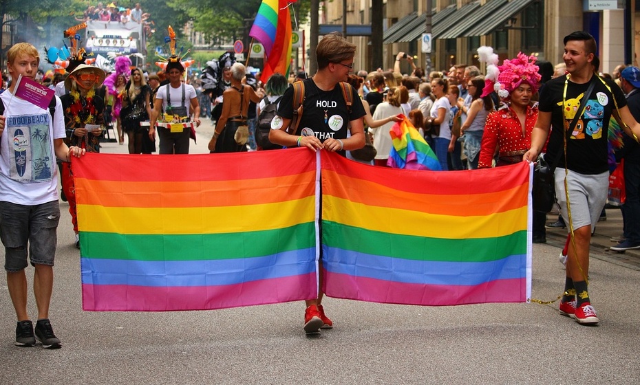 Społeczność LGBT podczas parady.
