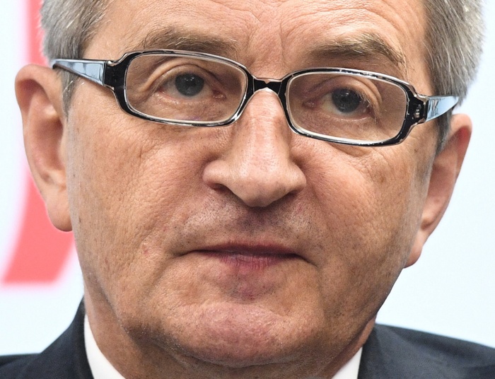 Co mają wspólnego loty marszałka Kuchcińskiego i 500 +?