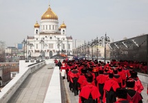 Kozacy w marszu do cerkwi