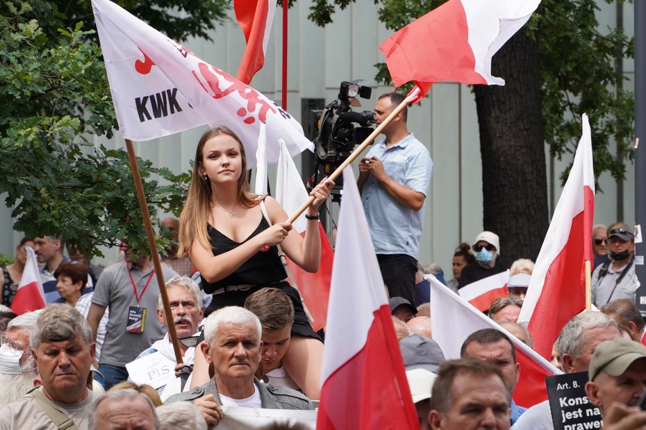 Manifestacja Klubów Gazety Polskiej w stolicy. Fot. Twitter/Tomasz Sakiewicz