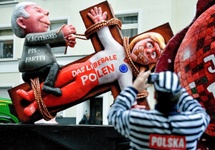 Postać Jarosława Kaczyńskiego, fot. PAP/EPA/KIRSTEN NEUMANN