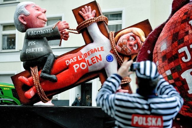 Postać Jarosława Kaczyńskiego, fot. PAP/EPA/KIRSTEN NEUMANN