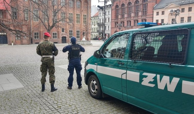 Żandarmeria Wojskowa pomagała Policji już w marcu. Fot. Twitter