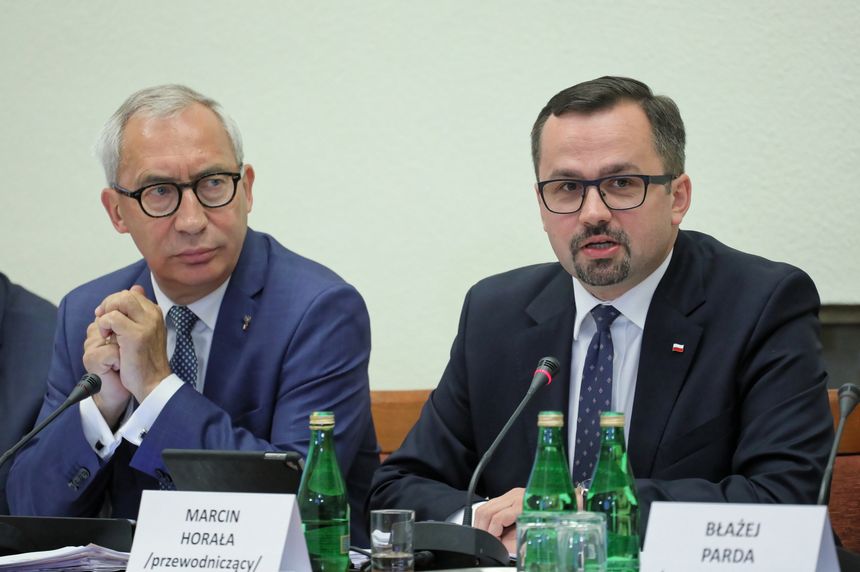 Członkowie komisji śledczej ds. wyłudzeń podatku VAT. Fot. PAP/Paweł Supernak