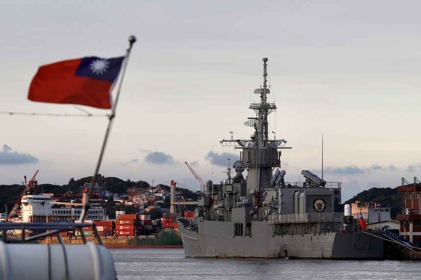 Chiny od czwartku prowadzą bezprecedensowe ćwiczenia wojskowe na wodach i w przestrzeni powietrznej otaczających Tajwan. Fot. PAP/EPA/RITCHIE B. TONGO