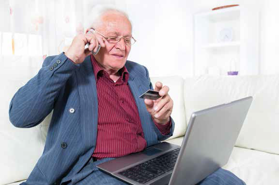 Coraz więcej seniorów otrzymuje emeryturę na konto bankowe, fot. senior.gov.pl