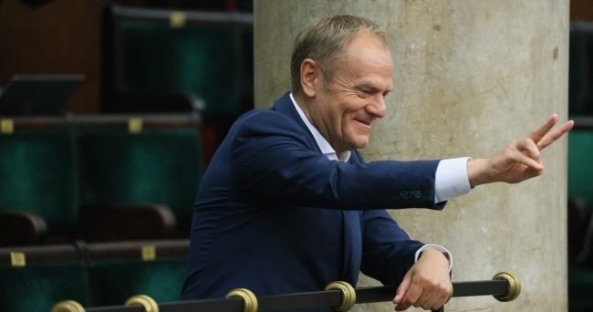 Przewodniczący Platformy Obywatelskiej Donald Tusk na sali obrad Sejmu w Warszawie, fot. PAP/Leszek Szymański