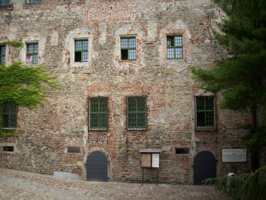Otmuchów, fragment zamku od strony dziedzińca, fot. M. Sikorski